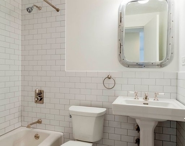 330 E 39th Street - Photo Thumbnail 17