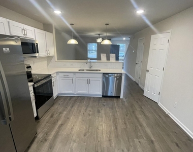 1009 Peony Lane - Photo Thumbnail 4