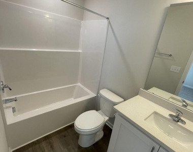1007 Peony Lane - Photo Thumbnail 7