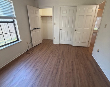 728 W San Antonio St - Photo Thumbnail 7