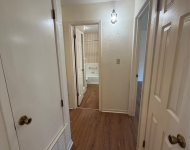 728 W San Antonio St - Photo Thumbnail 5