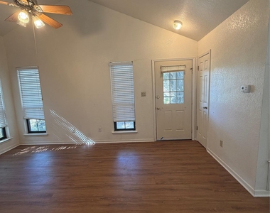 728 W San Antonio St - Photo Thumbnail 1
