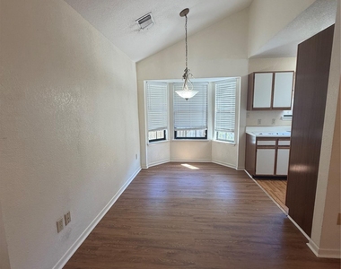 728 W San Antonio St - Photo Thumbnail 2