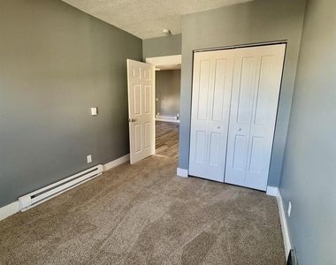 627 1/2 N Division Street - Photo Thumbnail 8