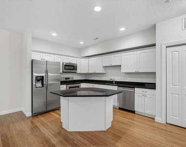 220 E 37th Street - Photo Thumbnail 10