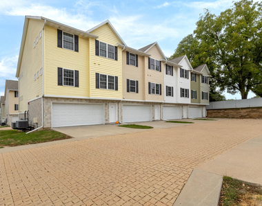 220 E 37th Street - Photo Thumbnail 2
