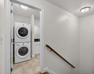 220 E 37th Street - Photo Thumbnail 14