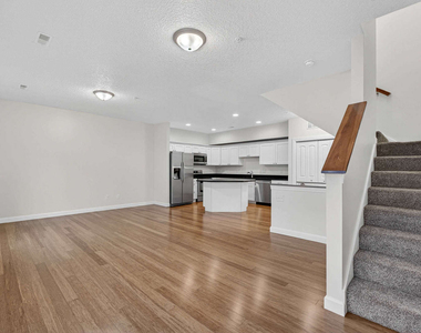 220 E 37th Street - Photo Thumbnail 13