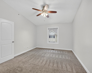 220 E 37th Street - Photo Thumbnail 23