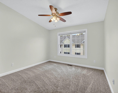 220 E 37th Street - Photo Thumbnail 17