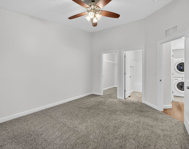 220 E 37th Street - Photo Thumbnail 21