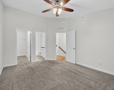 220 E 37th Street - Photo Thumbnail 22