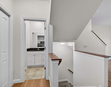 220 E 37th Street - Photo Thumbnail 12