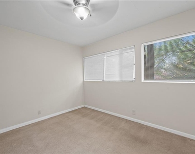 11 Peachtree Hills Avenue Ne - Photo Thumbnail 9
