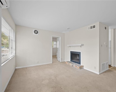 11 Peachtree Hills Avenue Ne - Photo Thumbnail 2