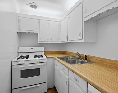 11 Peachtree Hills Avenue Ne - Photo Thumbnail 6