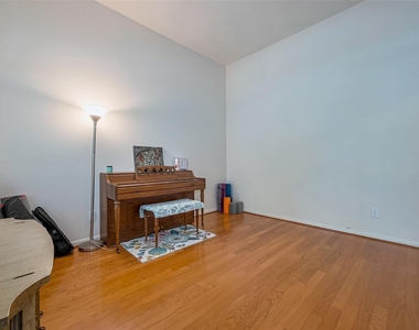 1007 Casting Springs Way - Photo Thumbnail 10