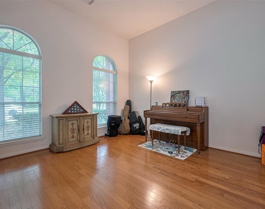 1007 Casting Springs Way - Photo Thumbnail 8