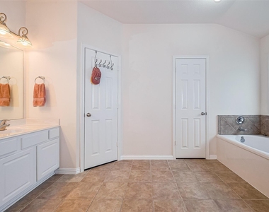 1007 Casting Springs Way - Photo Thumbnail 31