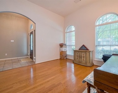 1007 Casting Springs Way - Photo Thumbnail 9