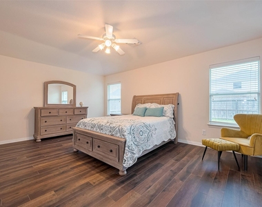 1007 Casting Springs Way - Photo Thumbnail 28