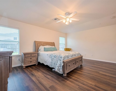 1007 Casting Springs Way - Photo Thumbnail 30