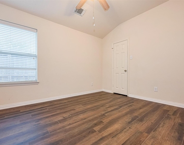 1007 Casting Springs Way - Photo Thumbnail 27