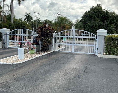 2885 Palm Beach Boulevard - Photo Thumbnail 16