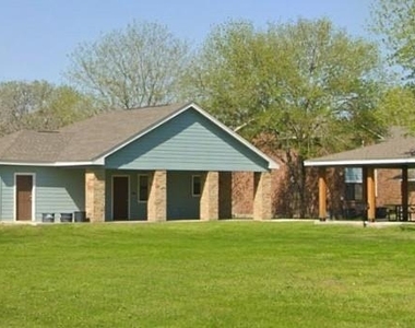 106 Walnut St - Photo Thumbnail 2
