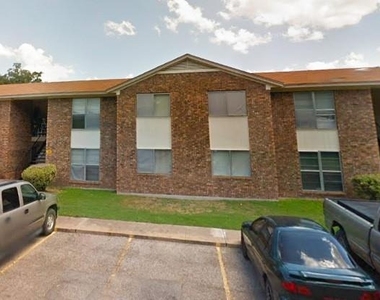 106 Walnut St - Photo Thumbnail 5