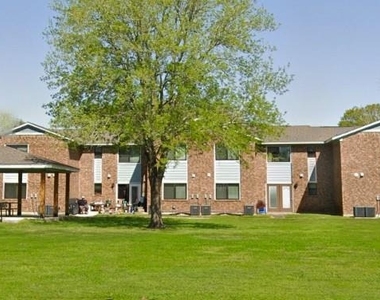 106 Walnut St - Photo Thumbnail 3