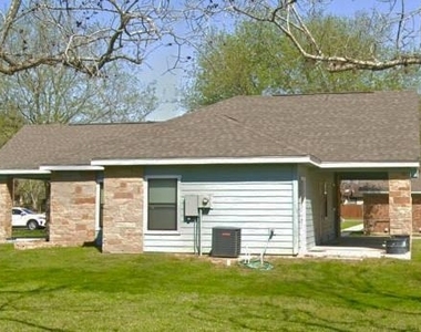 106 Walnut St - Photo Thumbnail 1