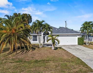 1831 Se Van Loon Terrace - Photo Thumbnail 1