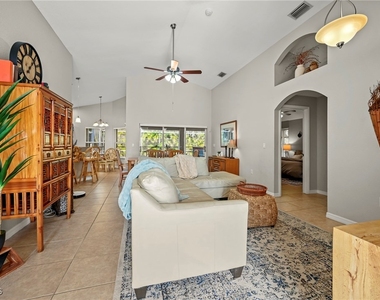 1831 Se Van Loon Terrace - Photo Thumbnail 4