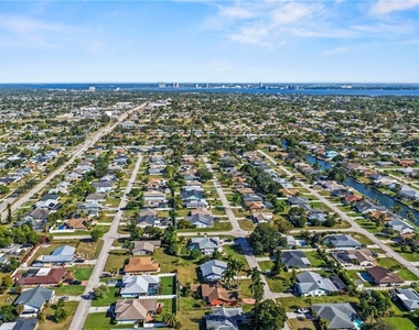 1831 Se Van Loon Terrace - Photo Thumbnail 35
