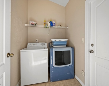 1831 Se Van Loon Terrace - Photo Thumbnail 26