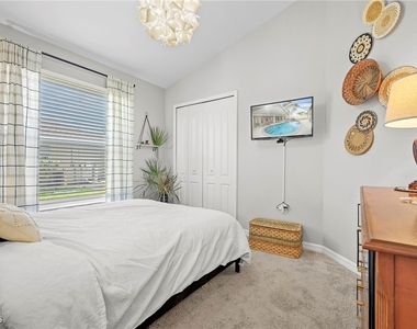 1831 Se Van Loon Terrace - Photo Thumbnail 22