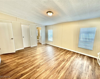 1252 Henderson Creek Drive - Photo Thumbnail 13