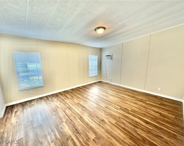 1252 Henderson Creek Drive - Photo Thumbnail 12