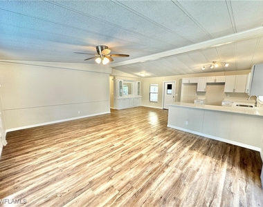 1252 Henderson Creek Drive - Photo Thumbnail 4