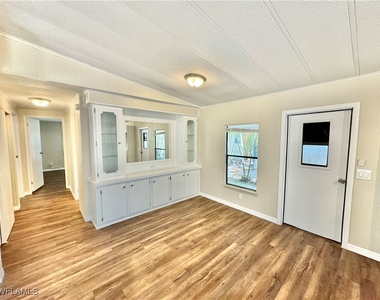 1252 Henderson Creek Drive - Photo Thumbnail 6