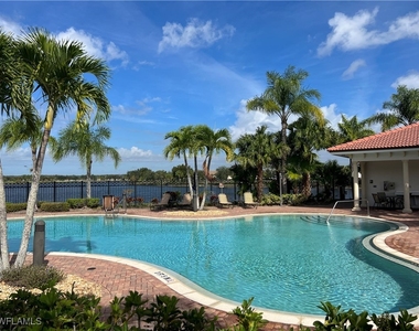 5068 Annunciation Circle - Photo Thumbnail 16