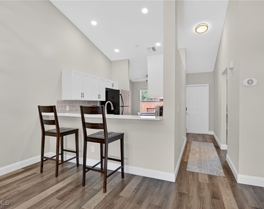 209 Robin Hood Circle - Photo Thumbnail 5
