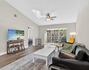 209 Robin Hood Circle - Photo Thumbnail 3