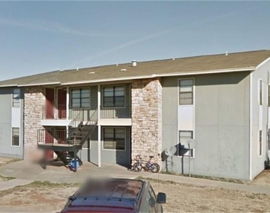100 S Prairie Circle - Photo Thumbnail 3