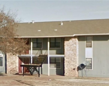 100 S Prairie Circle - Photo Thumbnail 4