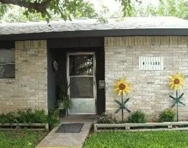 511 Merrill St - Photo Thumbnail 2