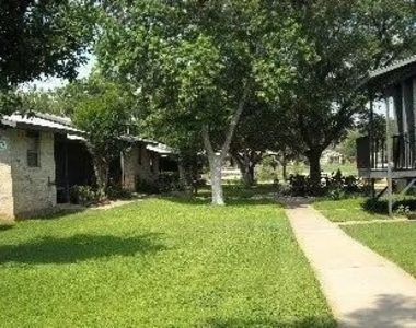 511 Merrill St - Photo Thumbnail 4