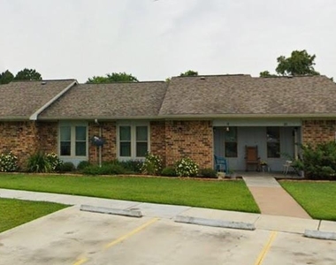 1749 E Henderson Rd - Photo Thumbnail 4
