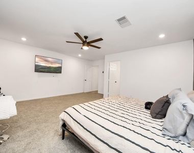 4613 Ireland Street - Photo Thumbnail 24